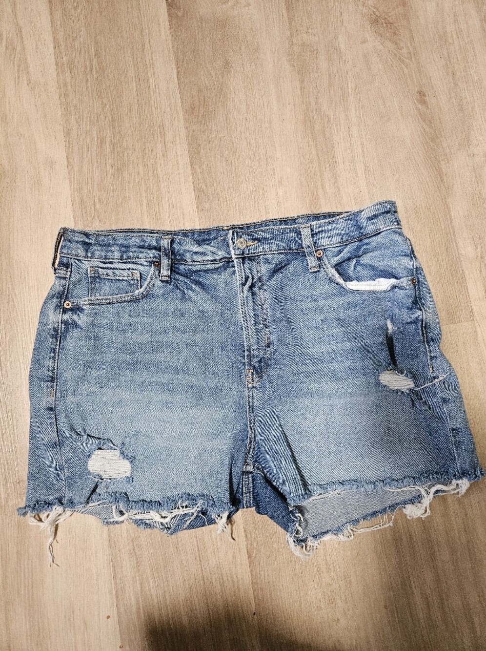 Old Navy High-Rise O.G. Straight Distressed Jean Shorts Size 18